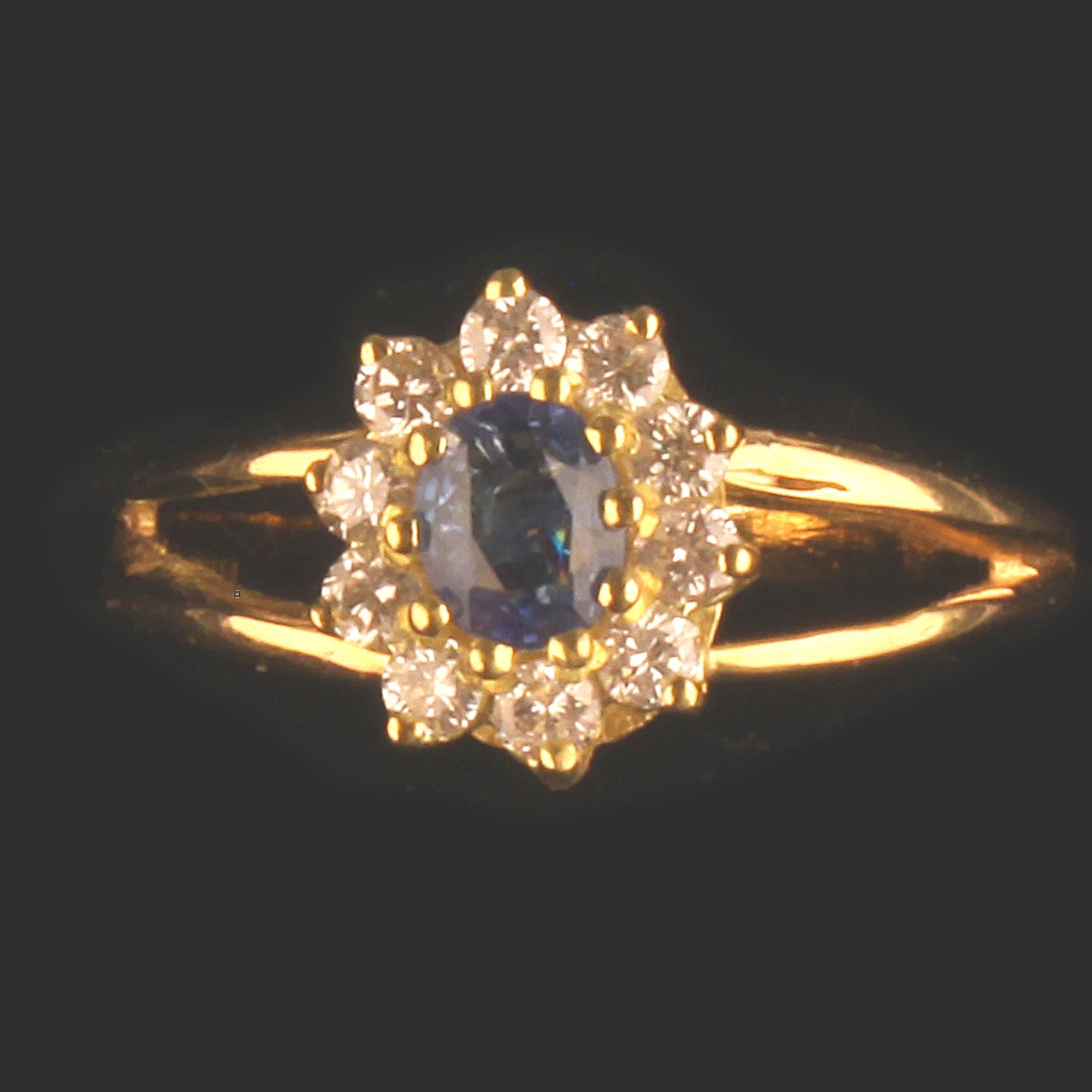 14ct GOLD RING SET WITH HIGH QUALITY SAPPHIRE SURROUNDED BY DIAMONDS - COLOUR F - VS CLARITY - Image 3 of 5