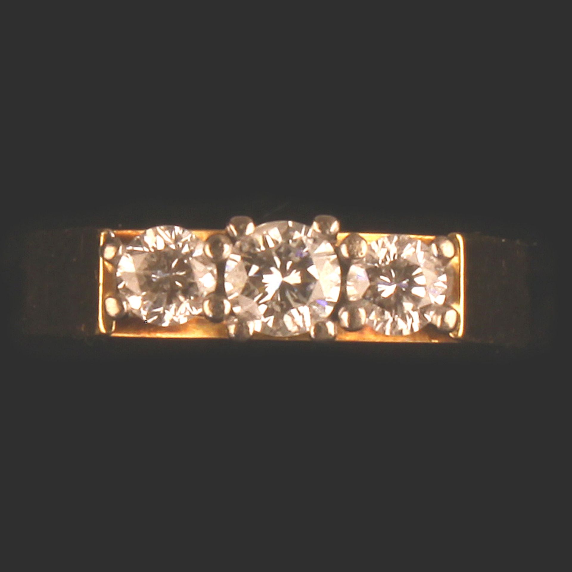 BEAUTIFULLY DESIGNED 3 STONE 0.50ct DIAMOND RING 18ct GOLD - Image 2 of 4