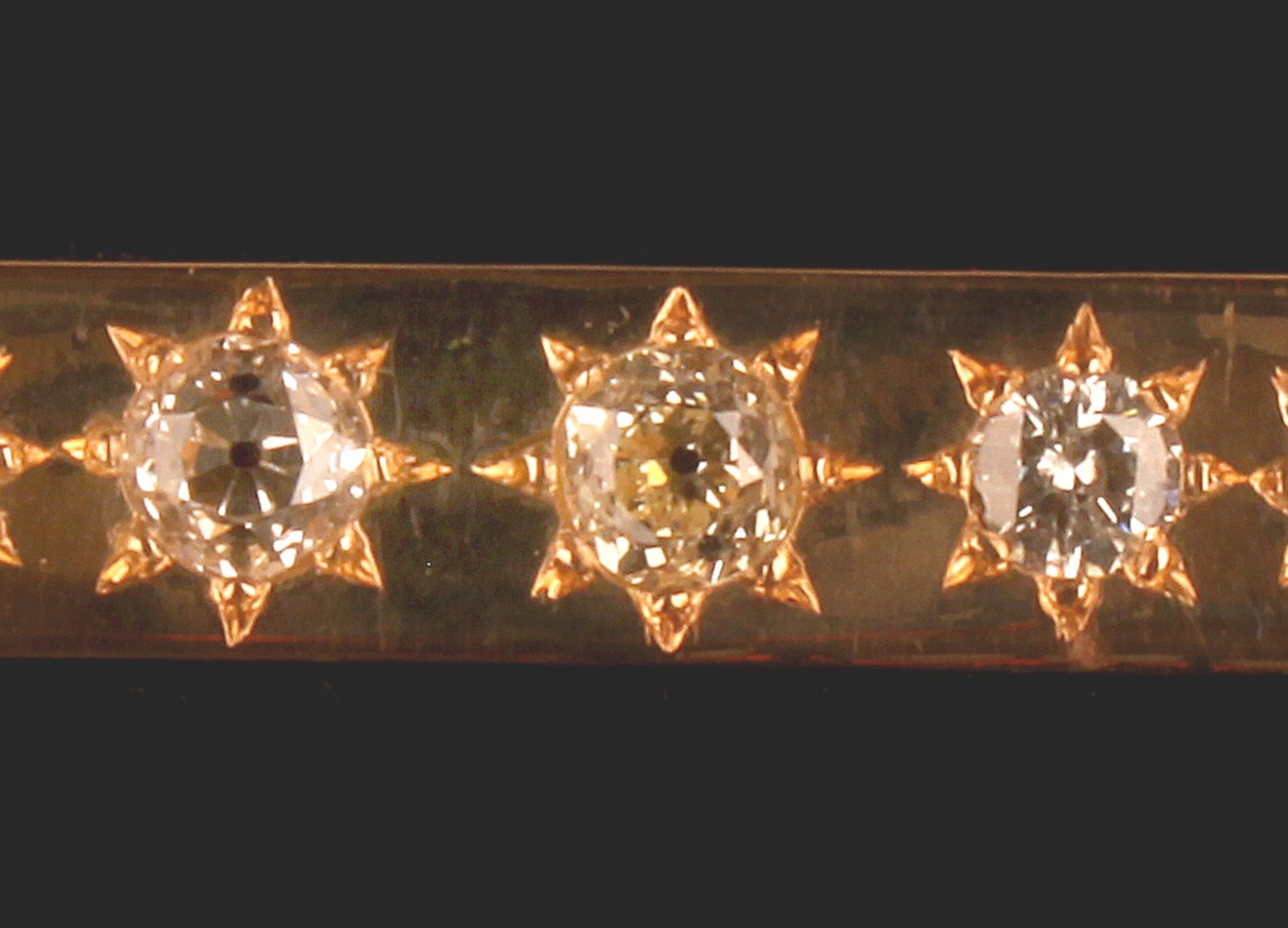 YELLOW GOLD DIAMOND BROOCH - SET WITH OLD MINE CUT DIAMONDS 1.17cts - Image 5 of 6