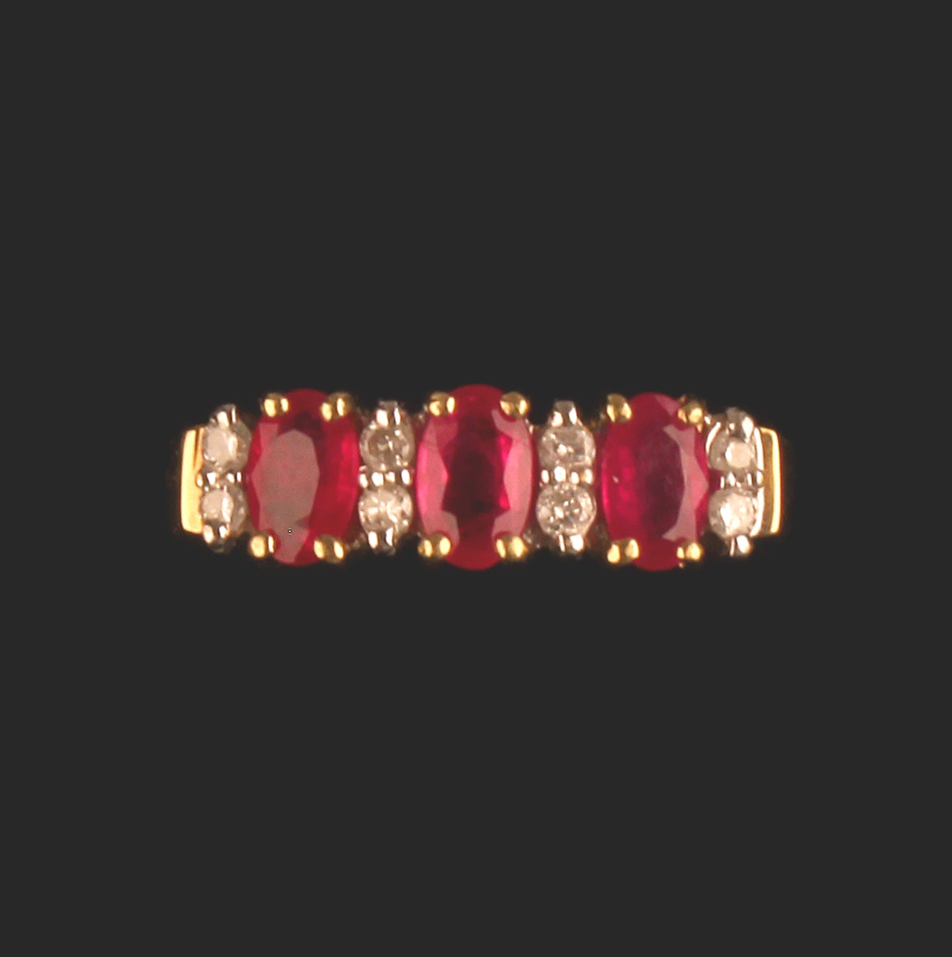 9ct GOLD RUBY & DIAMOND RING - SIZE M - Image 3 of 4