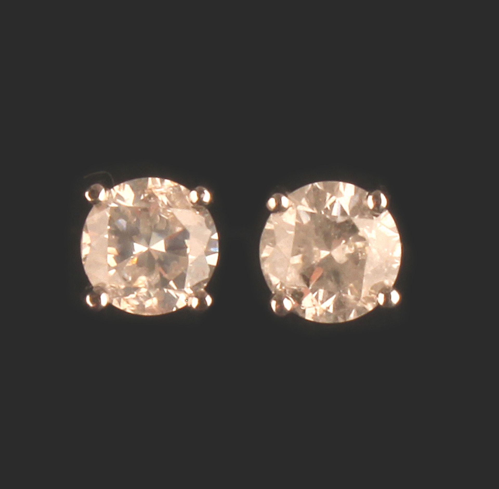 2.10cts DIAMOND EARRINGS SET IN 18ct WHITE GOLD - Image 4 of 7