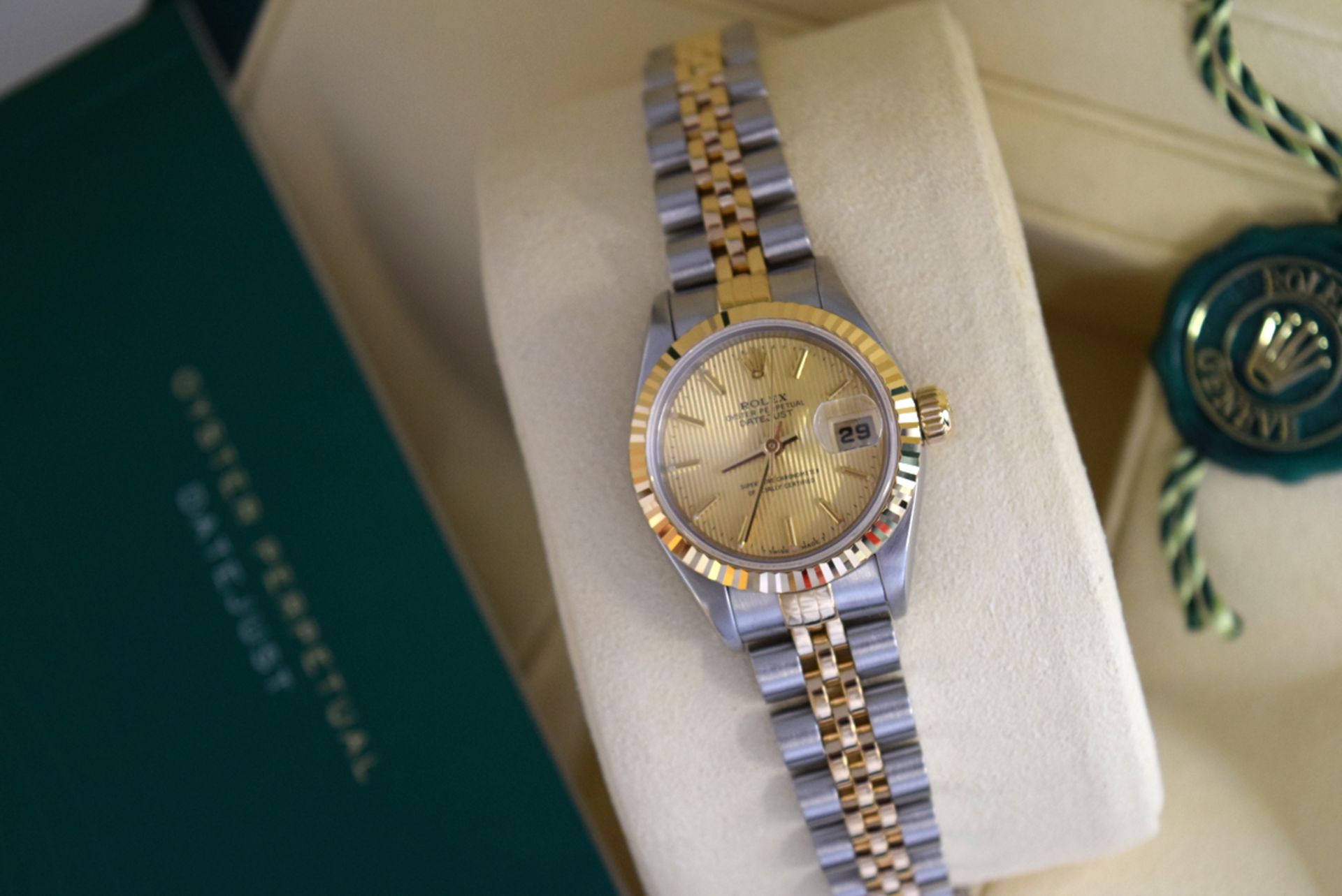 ROLEX DATEJUST - Ladies 26mm - STEEL & 18K GOLD with TAPESTRY DIAL - Image 3 of 9