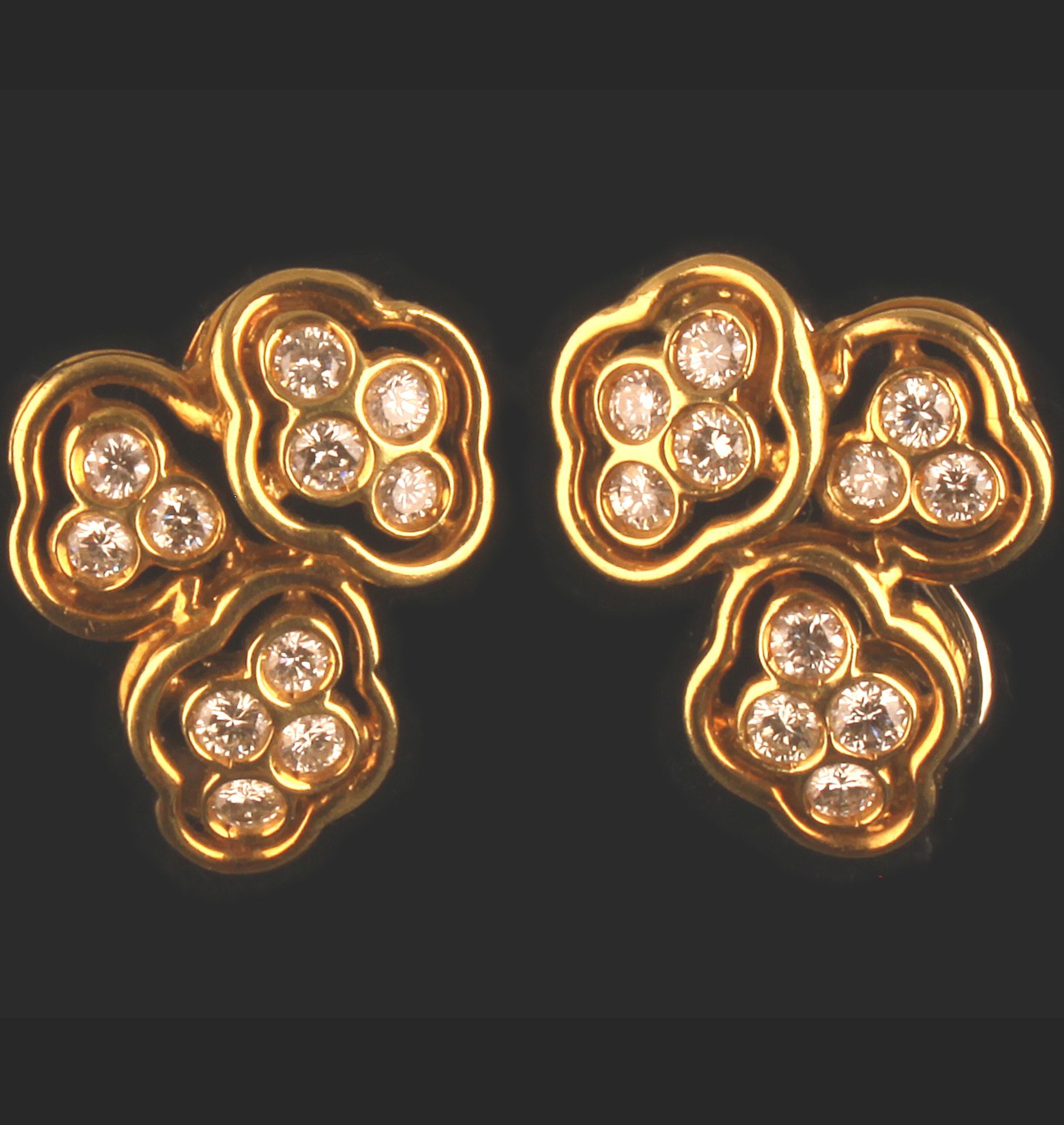 18ct YELLOW GOLD EARRINGS 1.10cts OF HIGH QUALITY DIAMONDS VS CLARITY & E/F COLOUR - Image 3 of 6