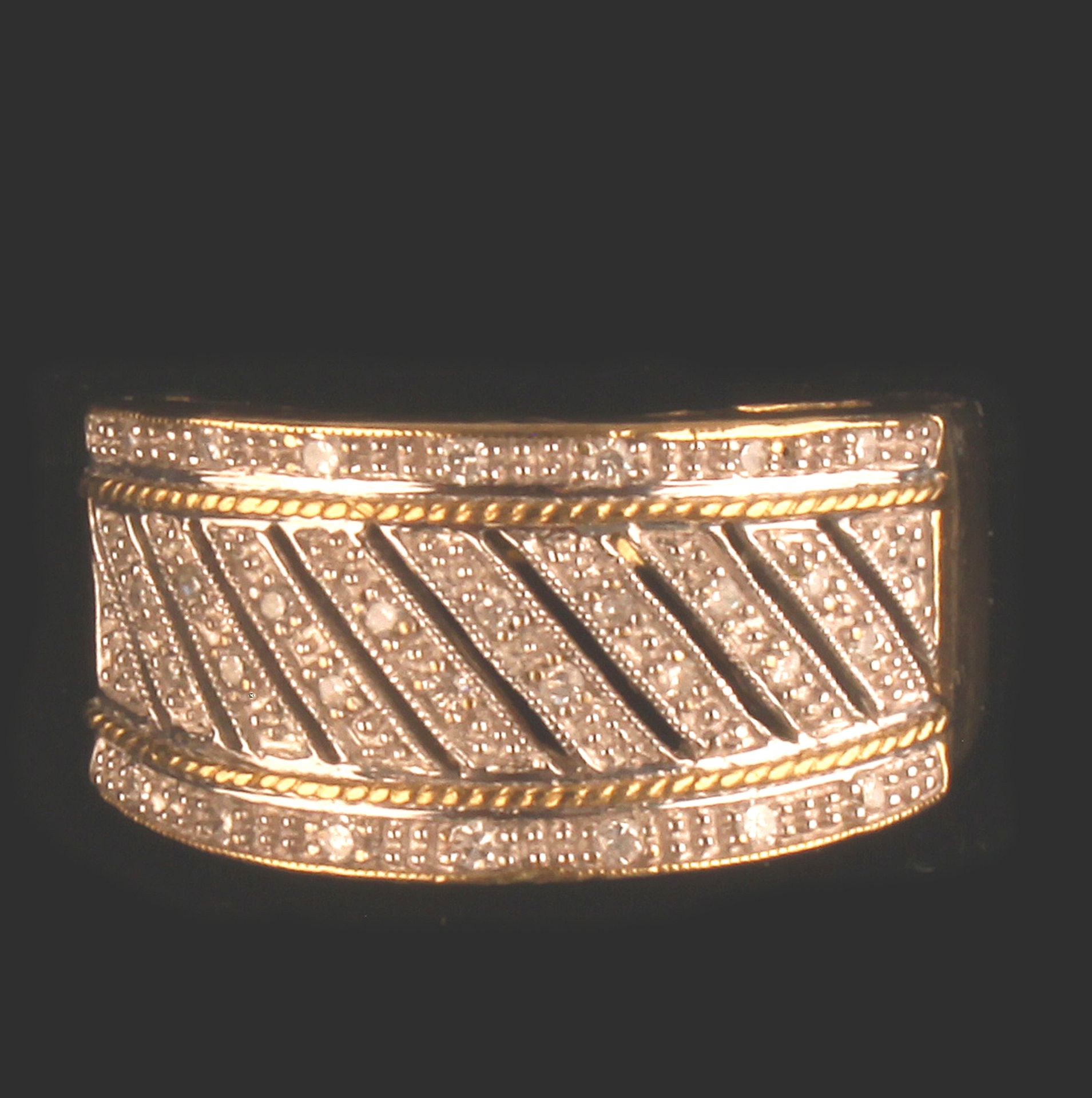 9ct GOLD DIAMOND RING - Image 3 of 4