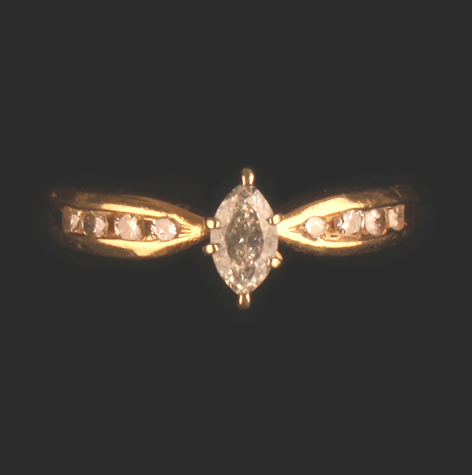 14ct GOLD MARQUISE CUT DIAMOND RING 0.48cts PLUS 4 SMALL ROUND CUT DIAMONDS ON SHOULDERS - Image 4 of 5