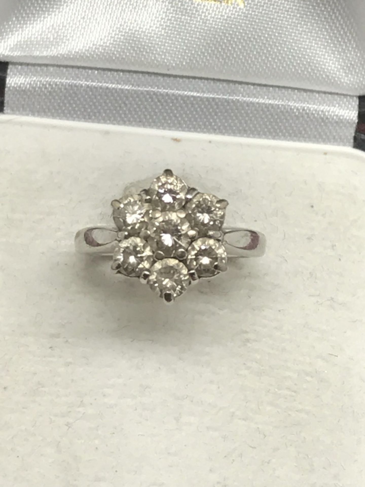 18ct WHITE GOLD 1.50ct DIAMOND CLUSTER RING