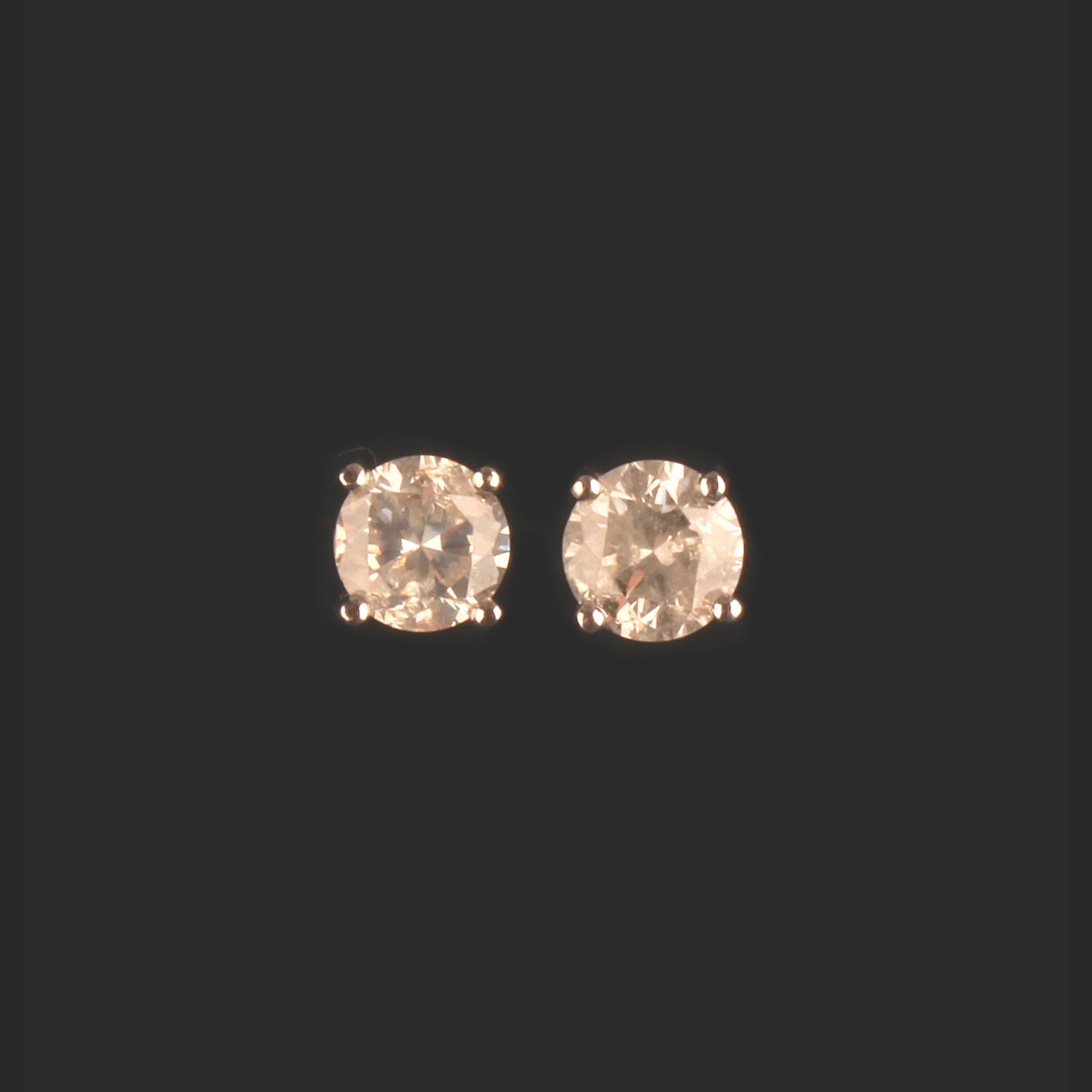 2.10cts DIAMOND EARRINGS SET IN 18ct WHITE GOLD - Image 6 of 7