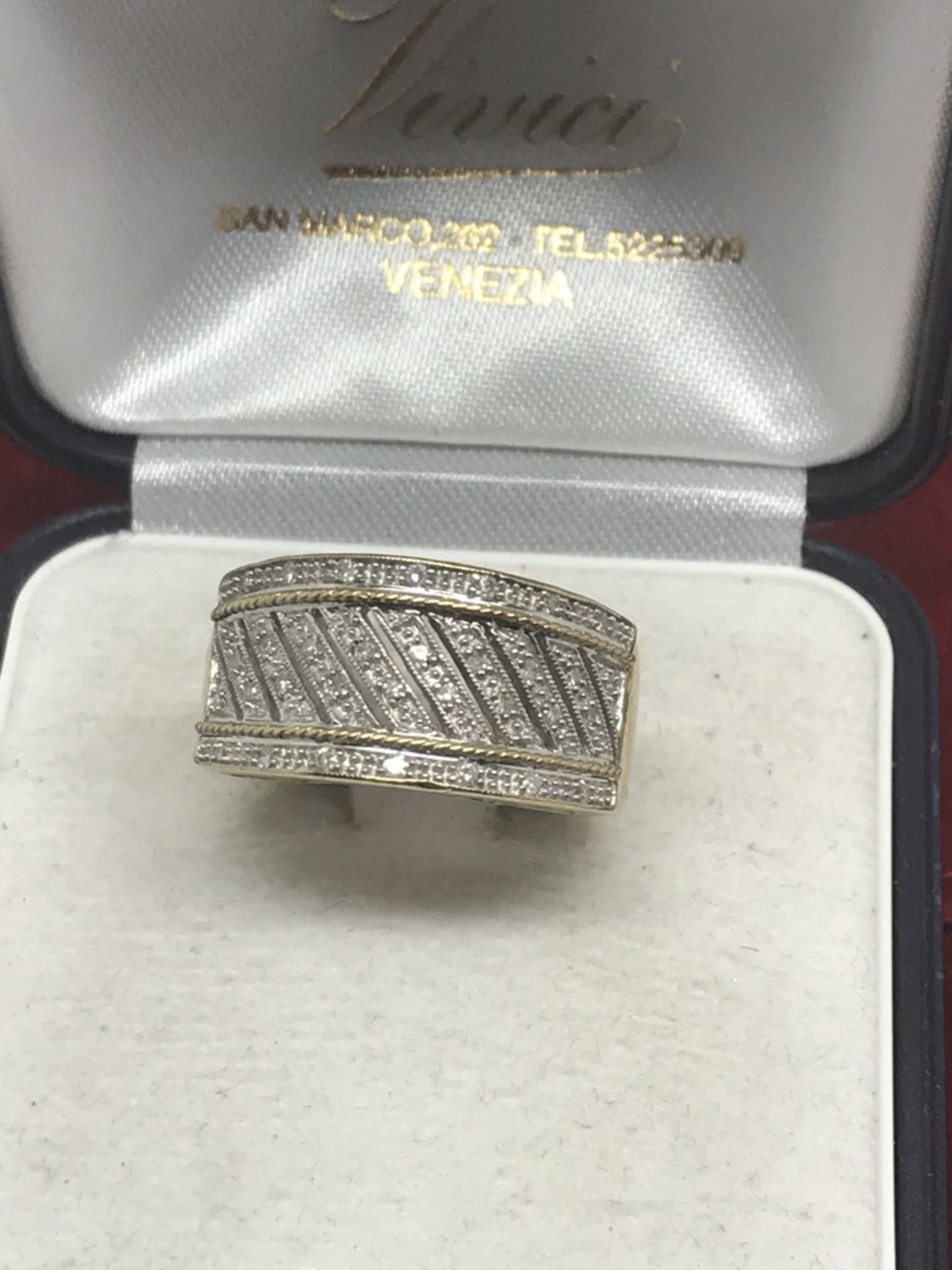 9ct GOLD DIAMOND RING