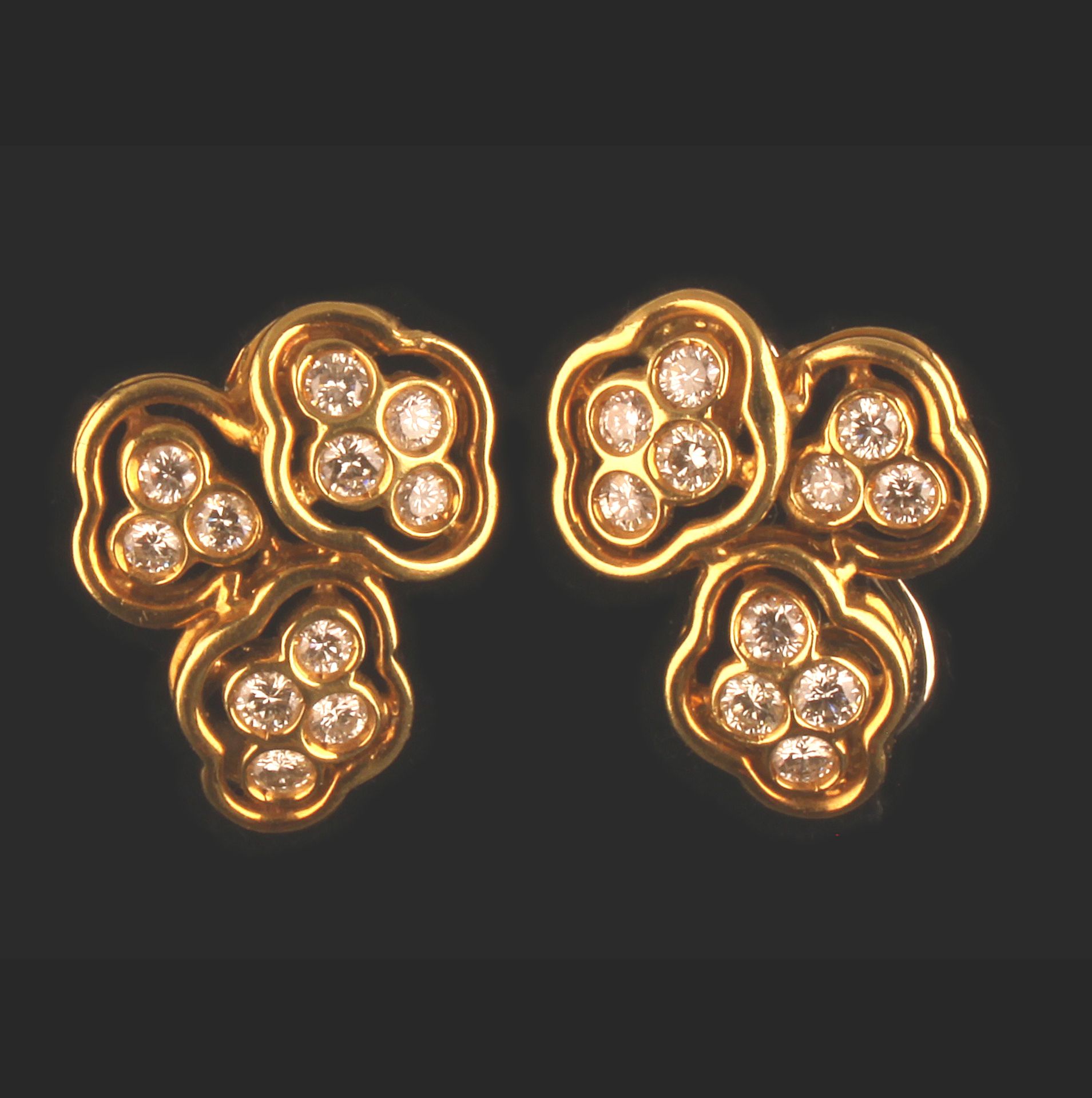 18ct YELLOW GOLD EARRINGS 1.10cts OF HIGH QUALITY DIAMONDS VS CLARITY & E/F COLOUR - Image 4 of 6