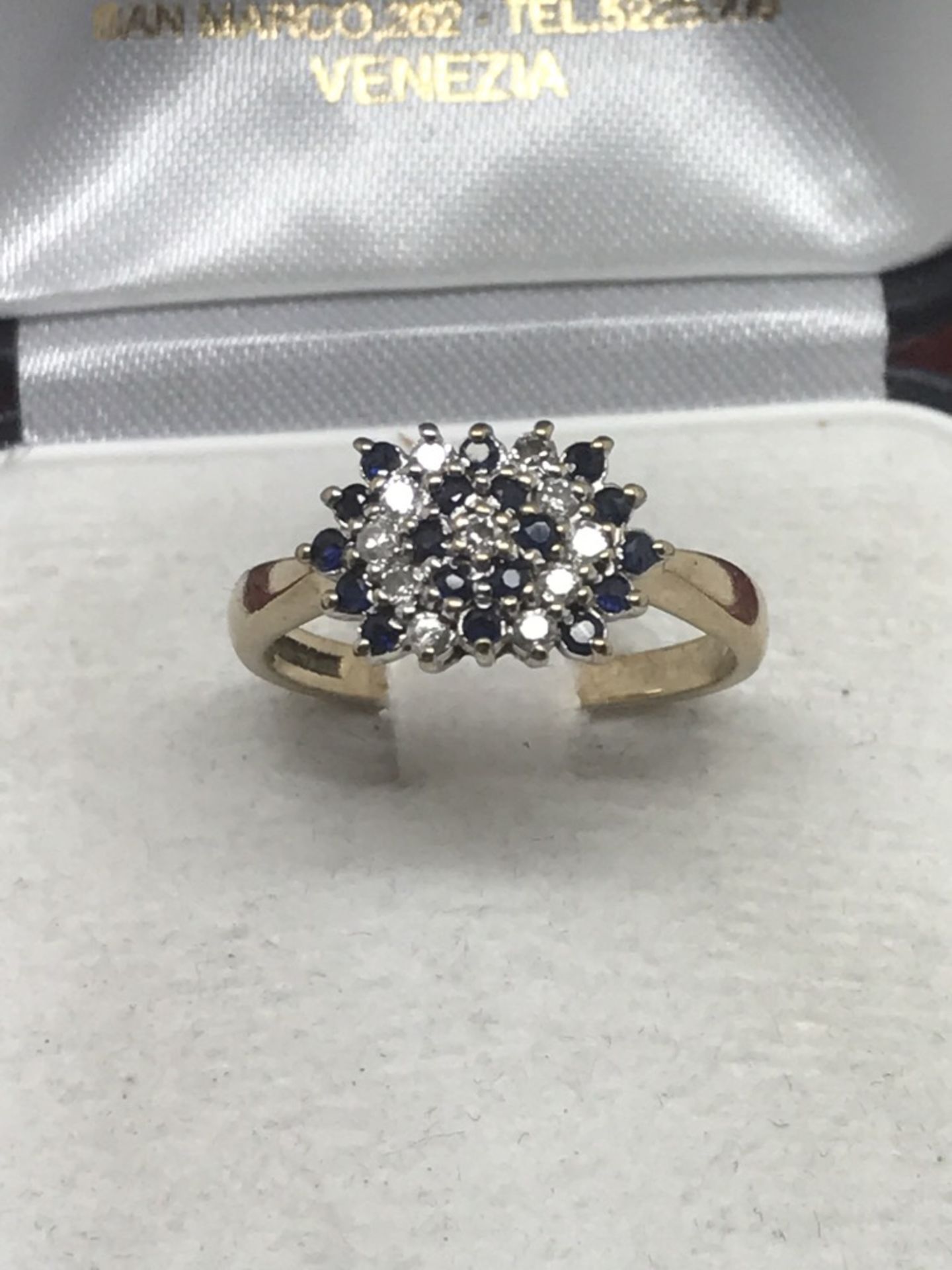 9ct GOLD SAPPHIRE & DIAMOND CLUSTER RING