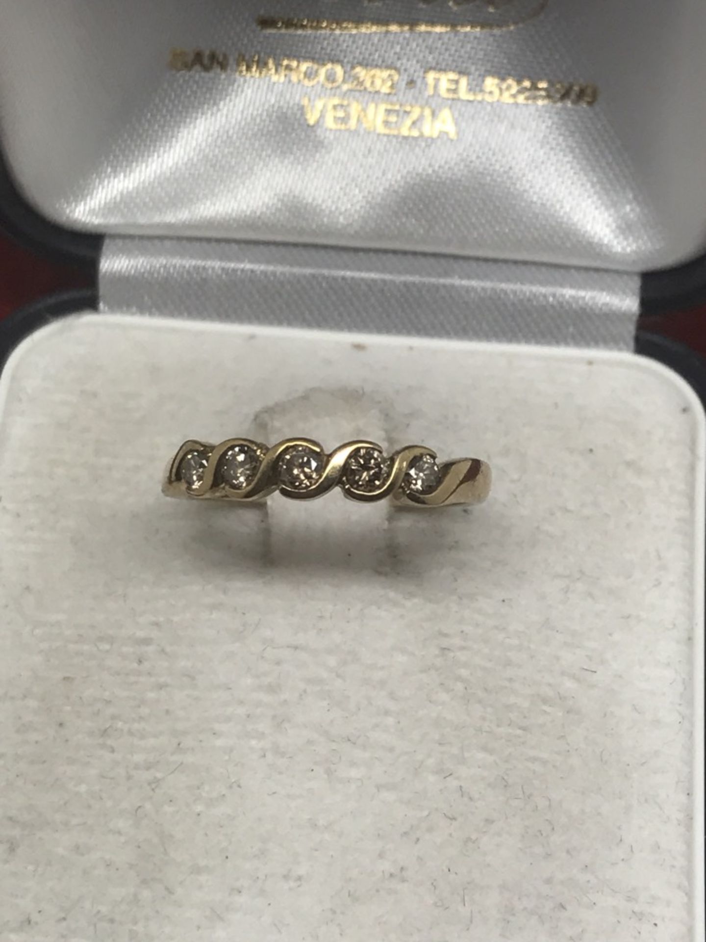 9ct GOLD 5 STONE DIAMOND RING