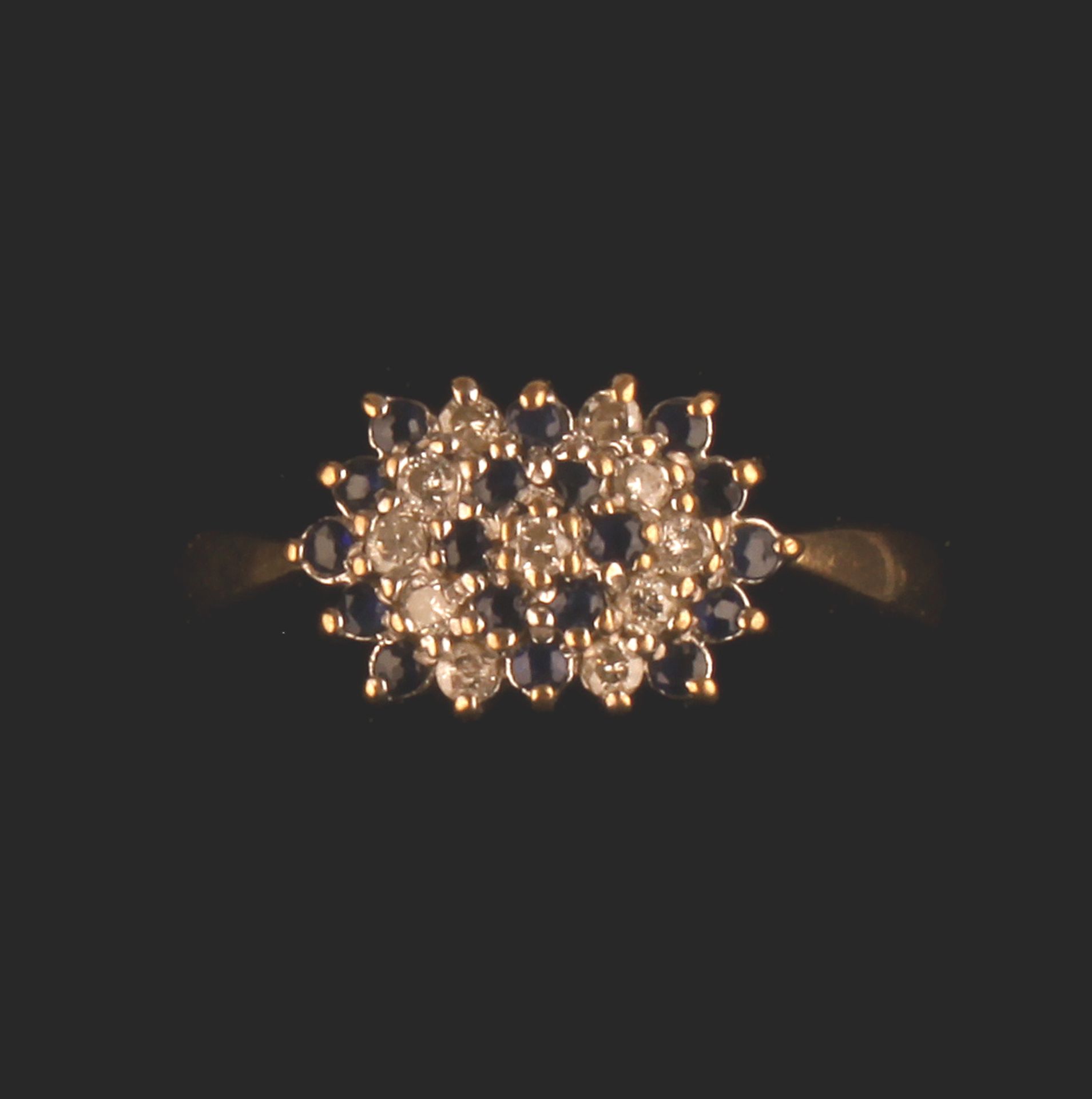 9ct GOLD SAPPHIRE & DIAMOND CLUSTER RING - Image 3 of 4