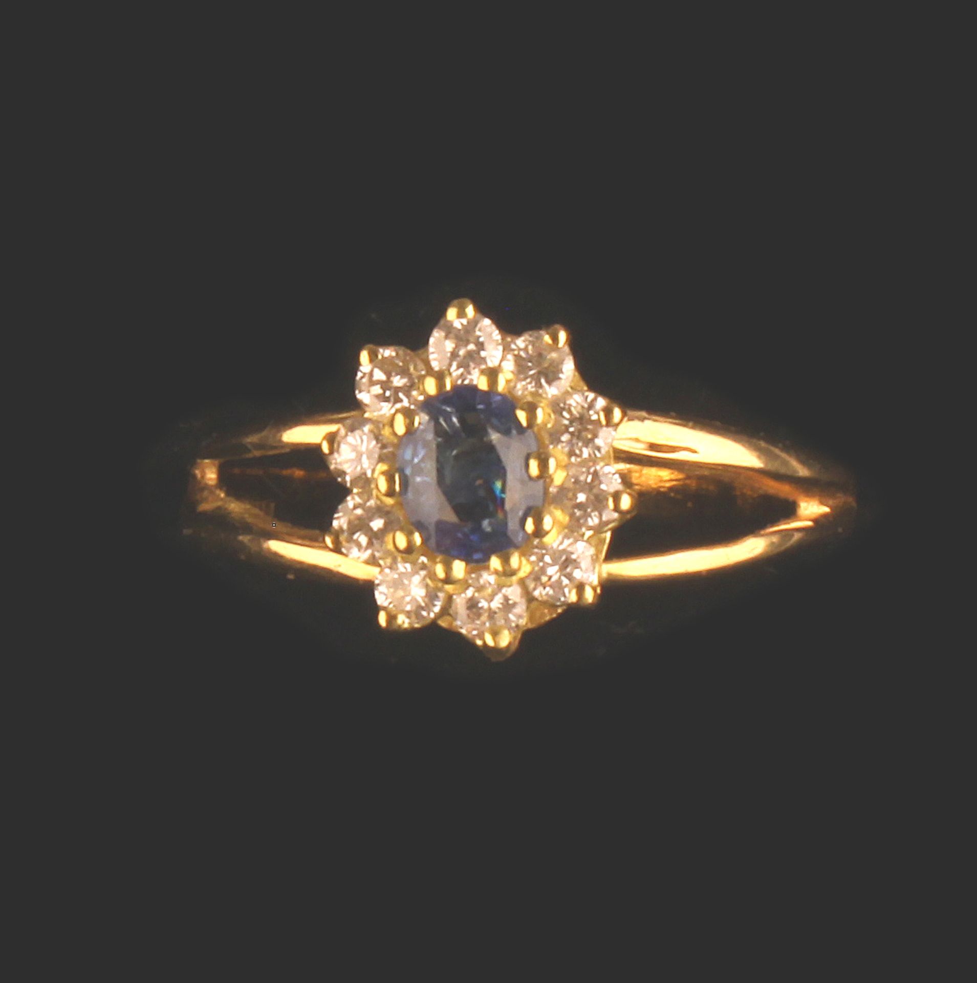 14ct GOLD RING SET WITH HIGH QUALITY SAPPHIRE SURROUNDED BY DIAMONDS - COLOUR F - VS CLARITY - Image 4 of 5