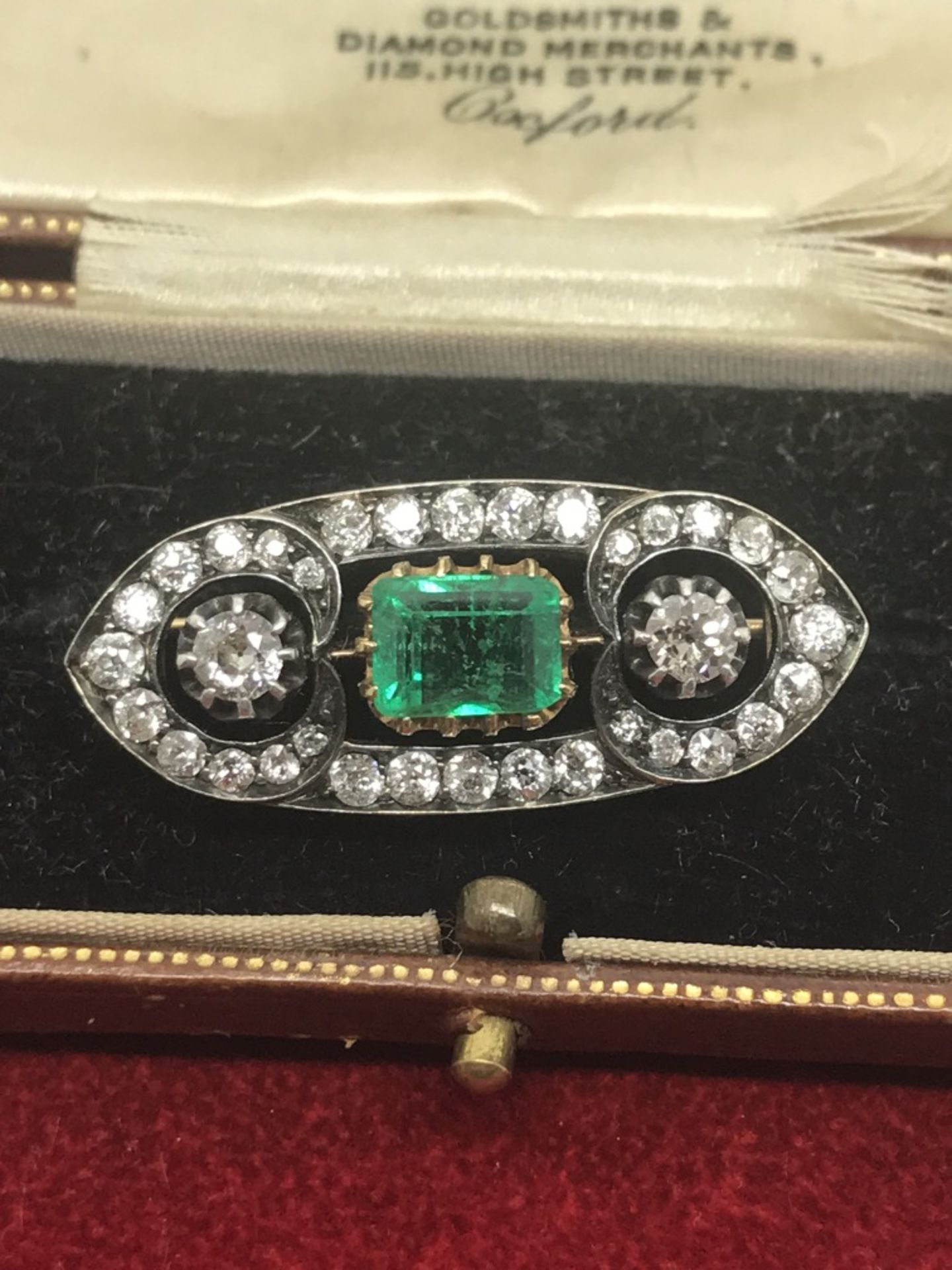 STUNNING EMERALD 2.64ct & DIAMOND 1.39ct BROOCH 2.64ct - OLD MINE CUT DIAMONDS