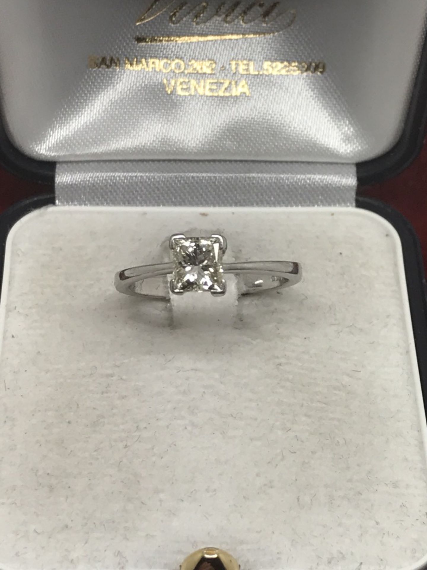 18ct GOLD PRINCESS CUT RING 0.60ct SI CLARITY - H COLOUR - Image 2 of 5