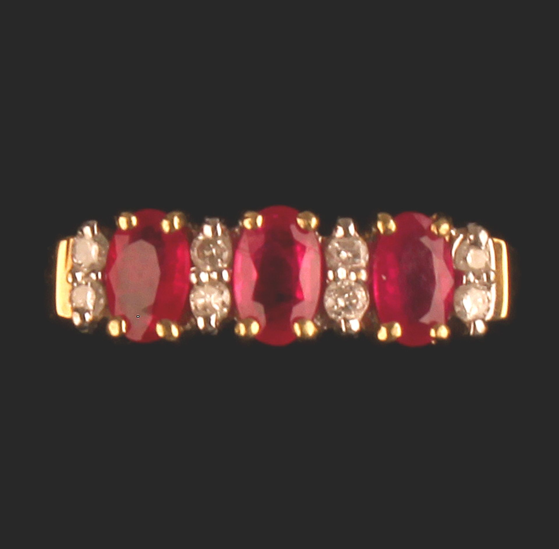 9ct GOLD RUBY & DIAMOND RING - SIZE M - Image 2 of 4