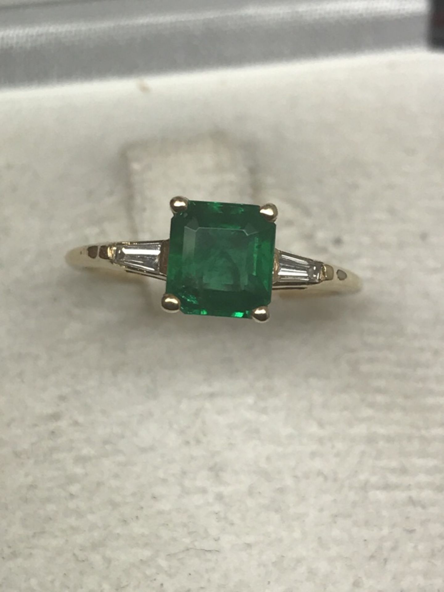 14ct GOLD RING SET WITH LARGE SQ CUT EMERALD & 2 X TAPERED BAGUETTE DIAMONDS