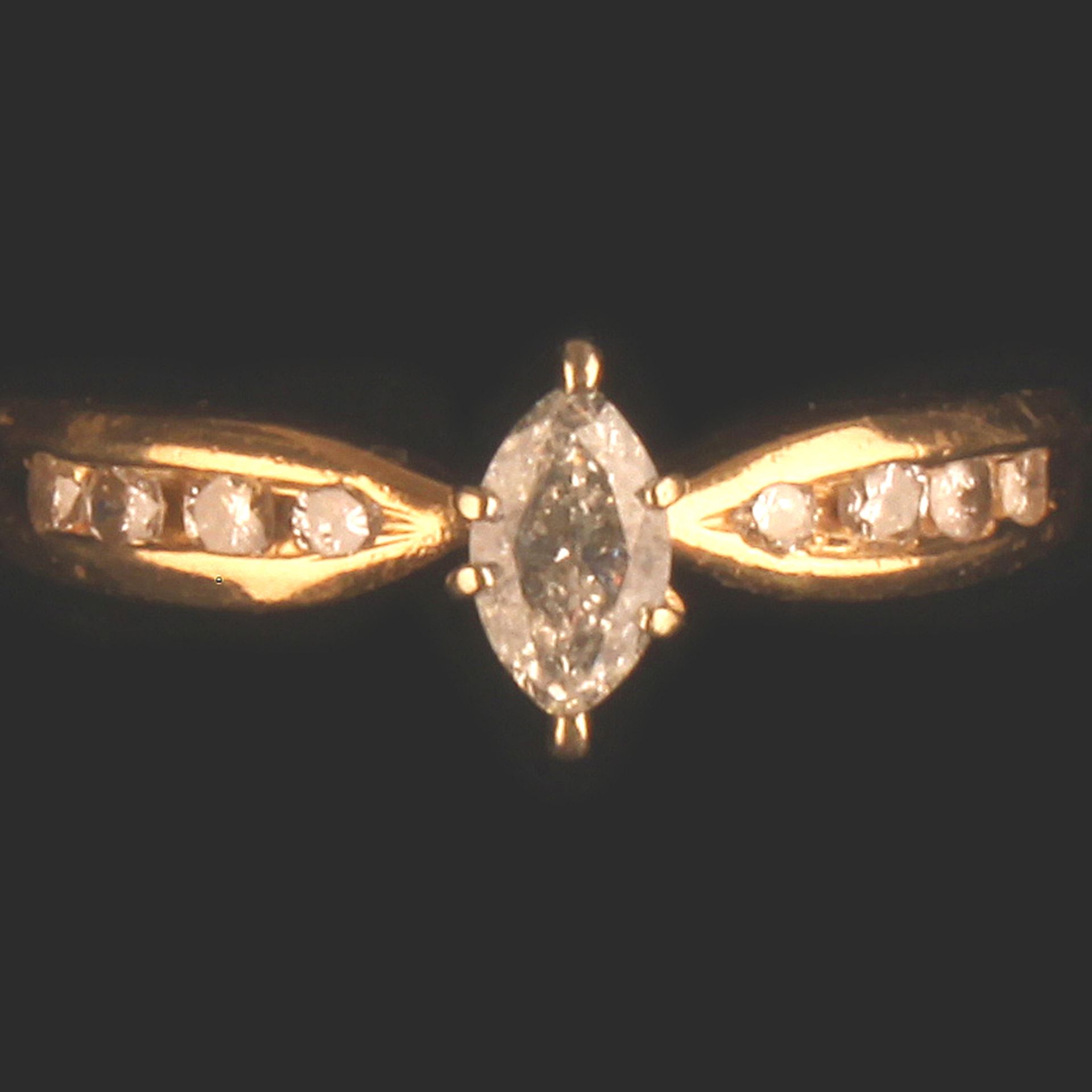 14ct GOLD MARQUISE CUT DIAMOND RING 0.48cts PLUS 4 SMALL ROUND CUT DIAMONDS ON SHOULDERS - Image 3 of 5