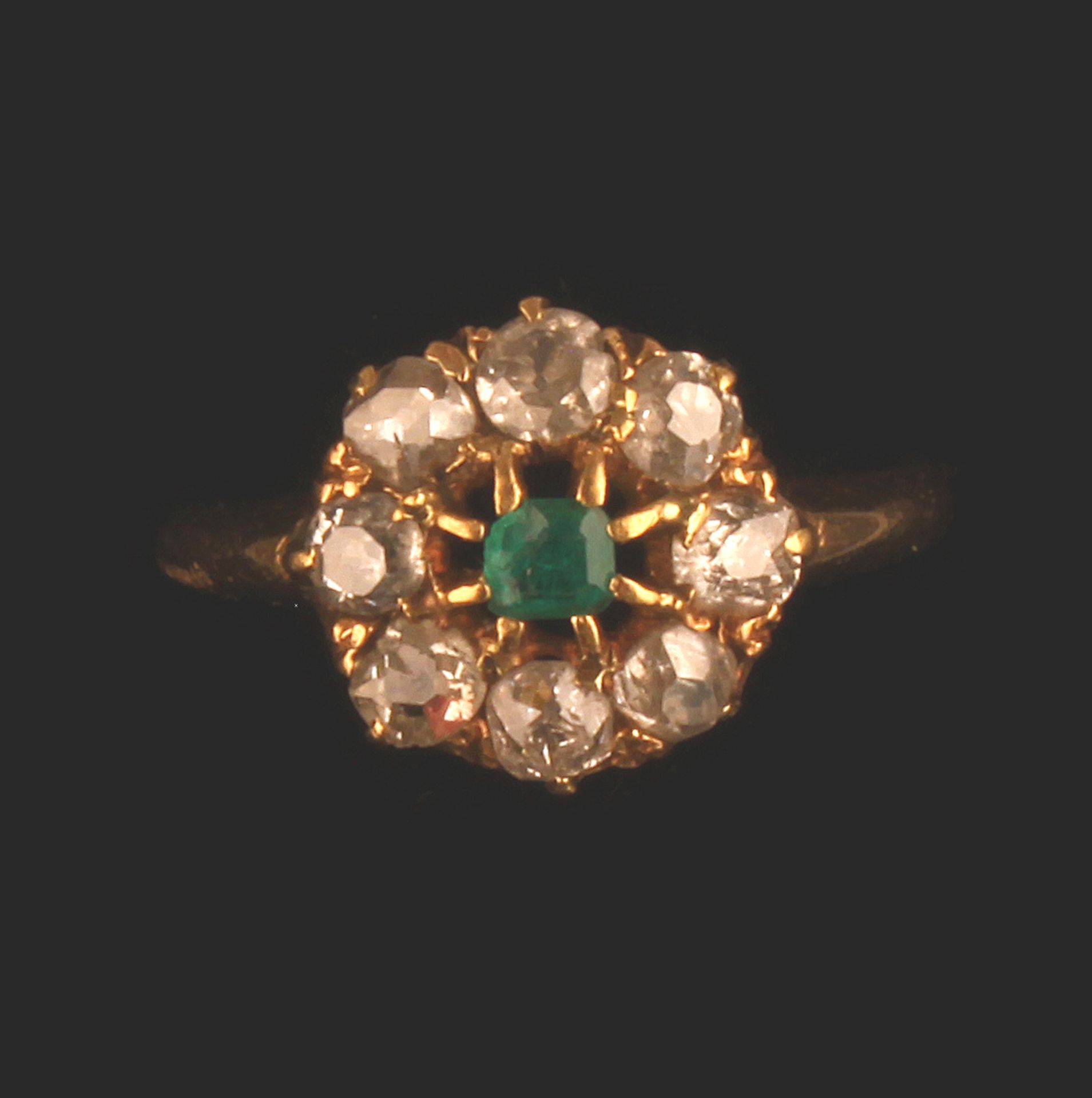 18ct GOLD DIAMOND & EMERALD RING - Image 4 of 5