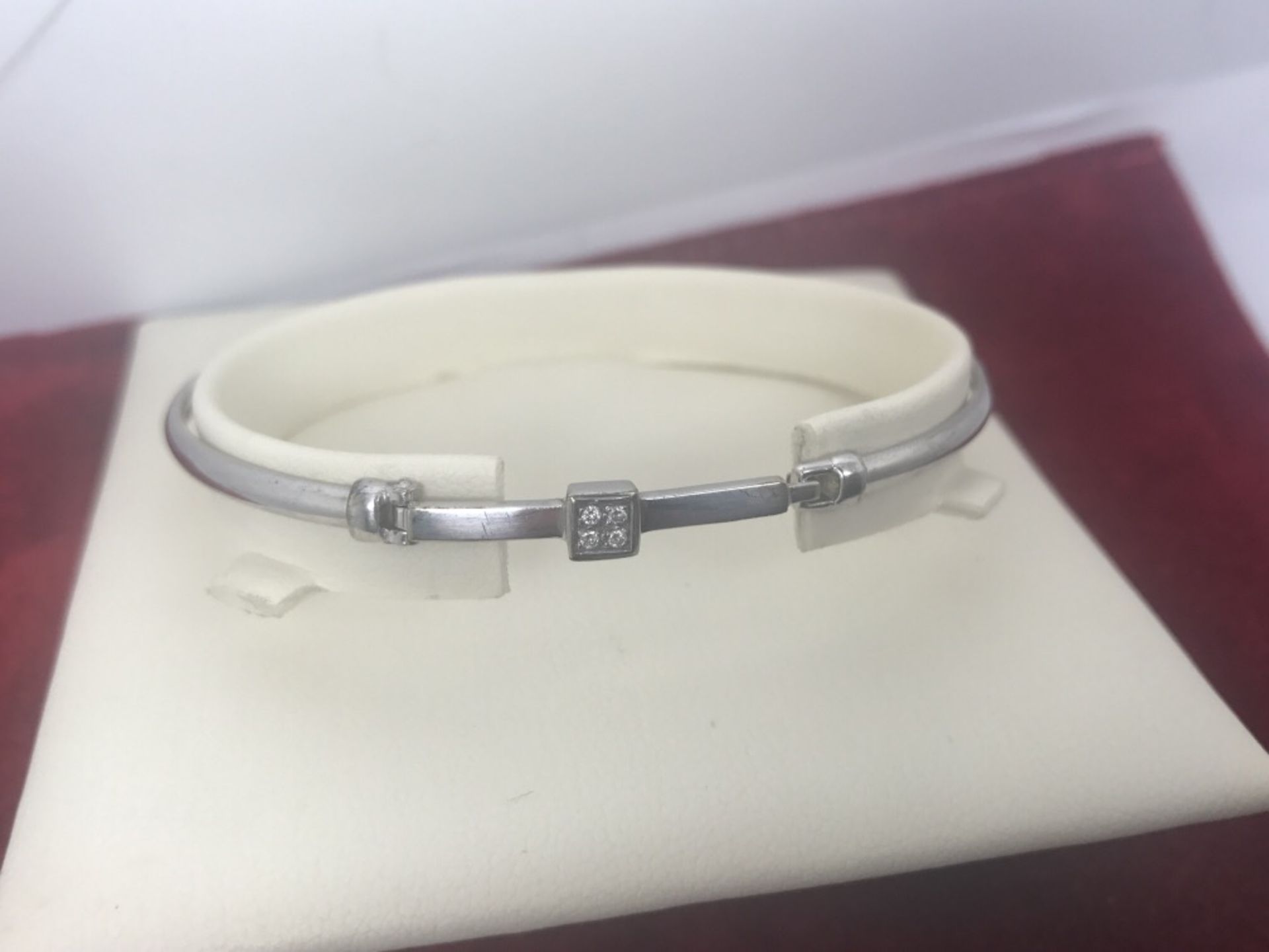 9ct WHITE GOLD DIAMOND SET BRACELET/BANGLE - Image 2 of 4