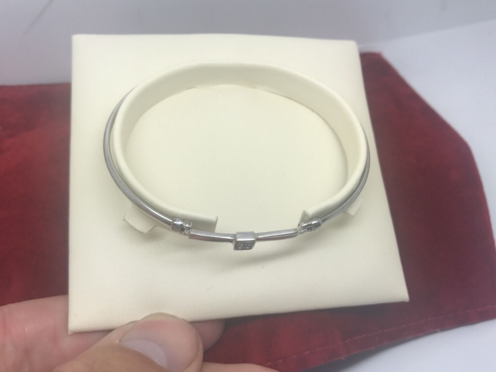 9ct WHITE GOLD DIAMOND SET BRACELET/BANGLE - Image 4 of 4