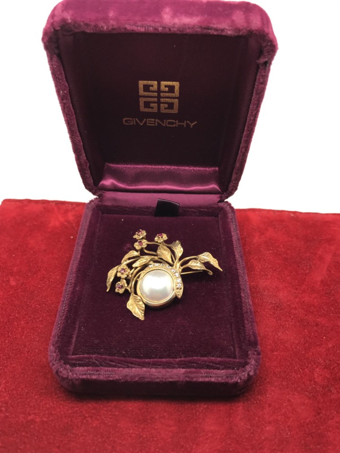 GIVENCHY 14ct GOLD BROOCH