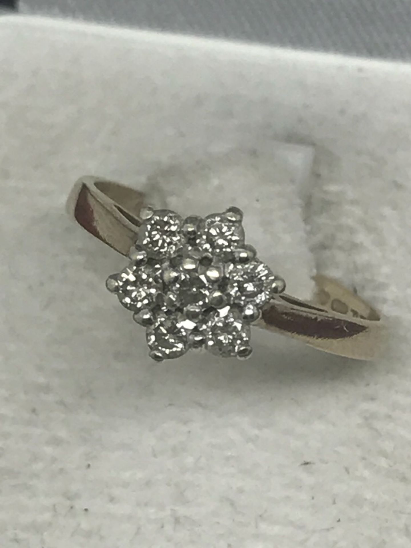 DIAMOND SET DAISY CLUSTER RING SET IN GOLD - Image 2 of 2