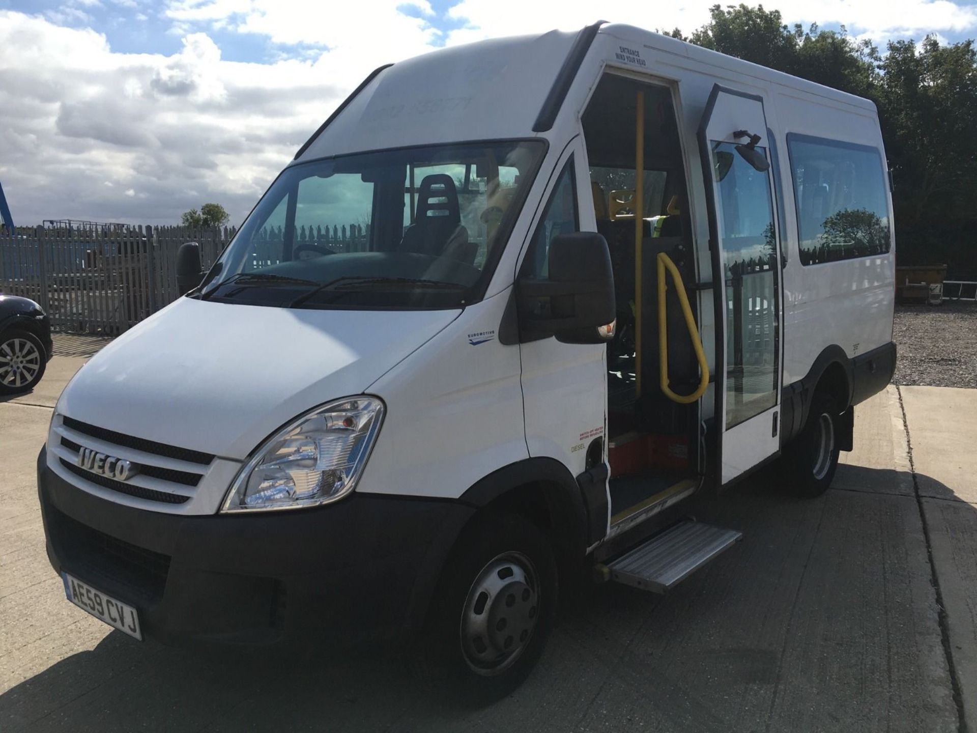 09 59 REG IVECO DAILY 45C15 DISABLED ACCESS MINIBUS WITH POWER DOOR - 3.0 TURBO DIESEL AUTOMATIC