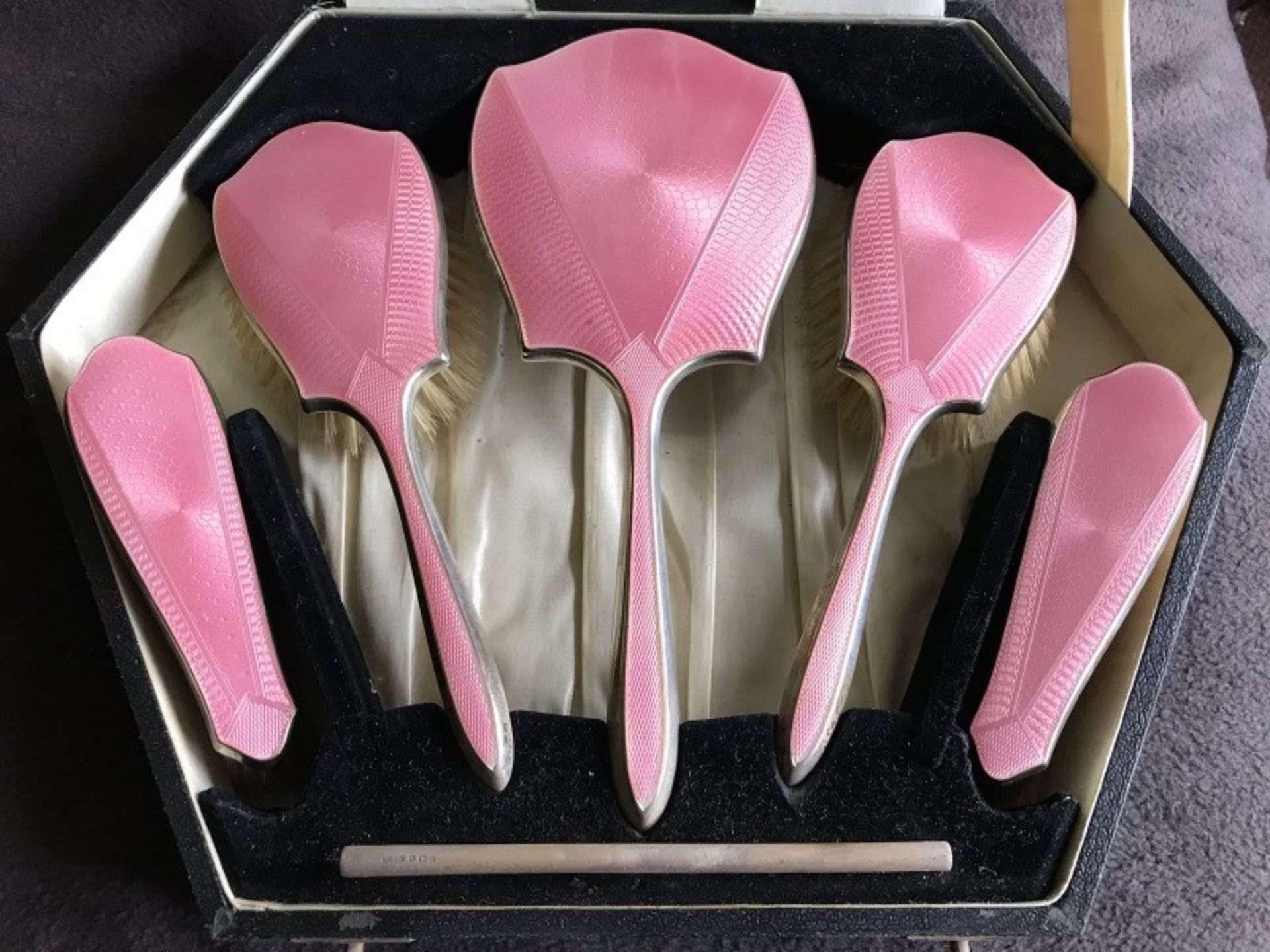 1933 CASED SILVER & PINK ENAMEL LADIES VANITY SET