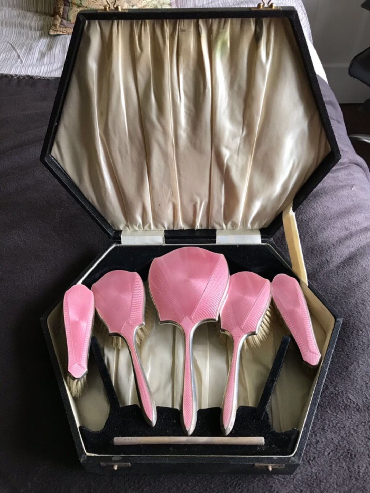 1933 CASED SILVER & PINK ENAMEL LADIES VANITY SET - Image 2 of 5