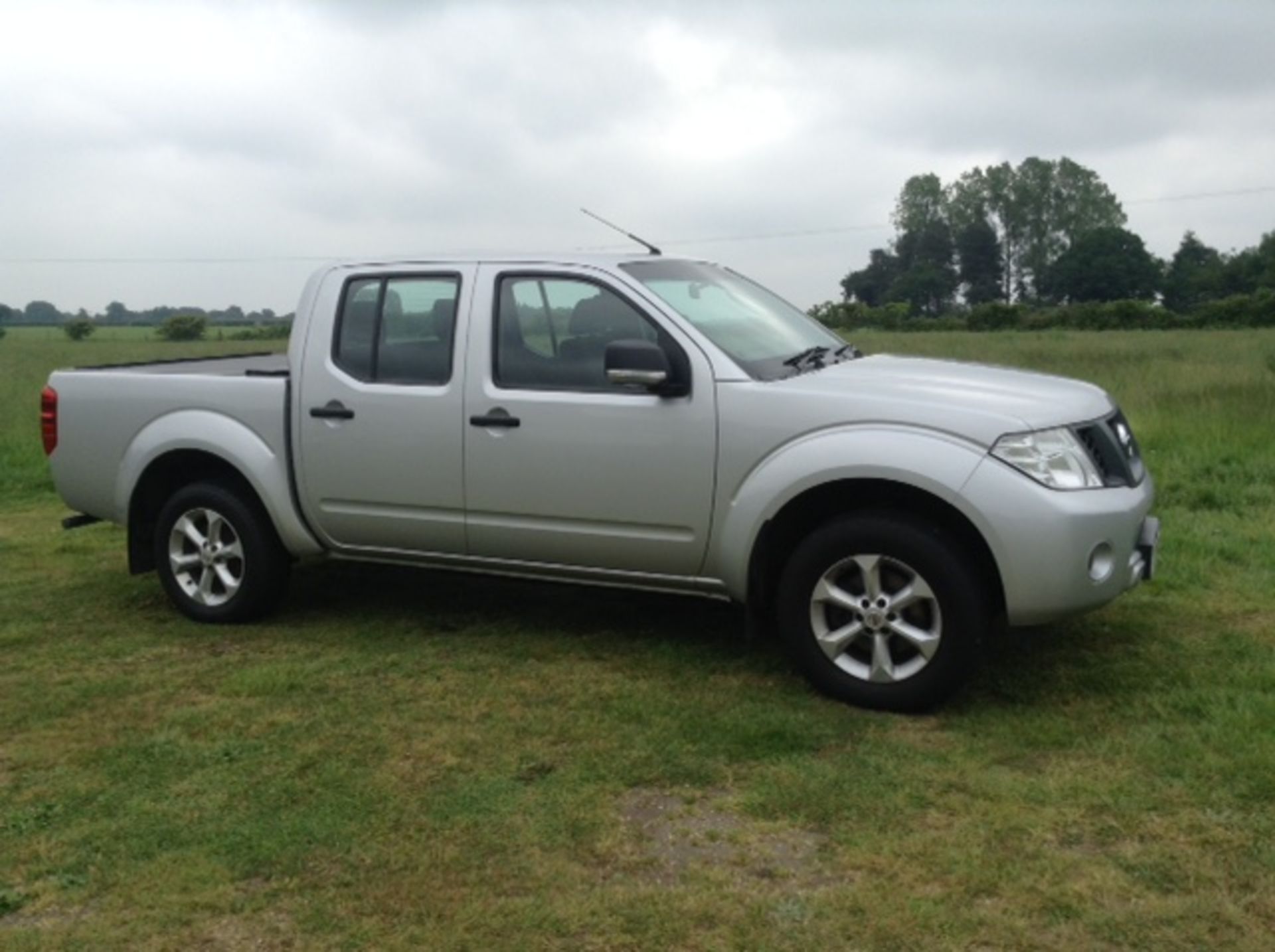 64 Reg Nissan Navara 2.5d truck 61k miles 4 stamps just been serviced a/c alloys - Image 2 of 12