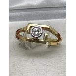 18ct GOLD DIAMOND SOLITAIRE SET RING