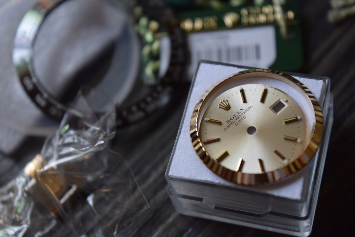 Rolex Mixed Parts - Ceramic/ 18K Gold Bezels/ Dial etc. - Image 4 of 5