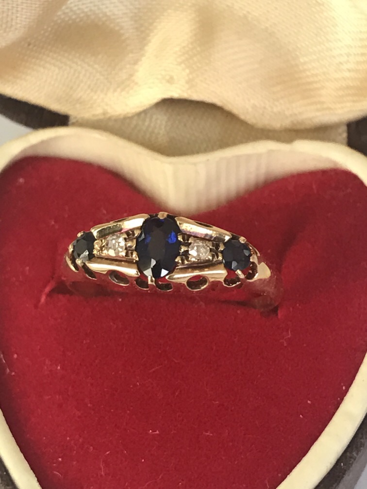 18ct GOLD SAPPHIRE & DIAMOND RING - Image 2 of 2