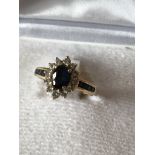 18ct GOLD SAPPHIRE & DIAMOND CLUSTER RING