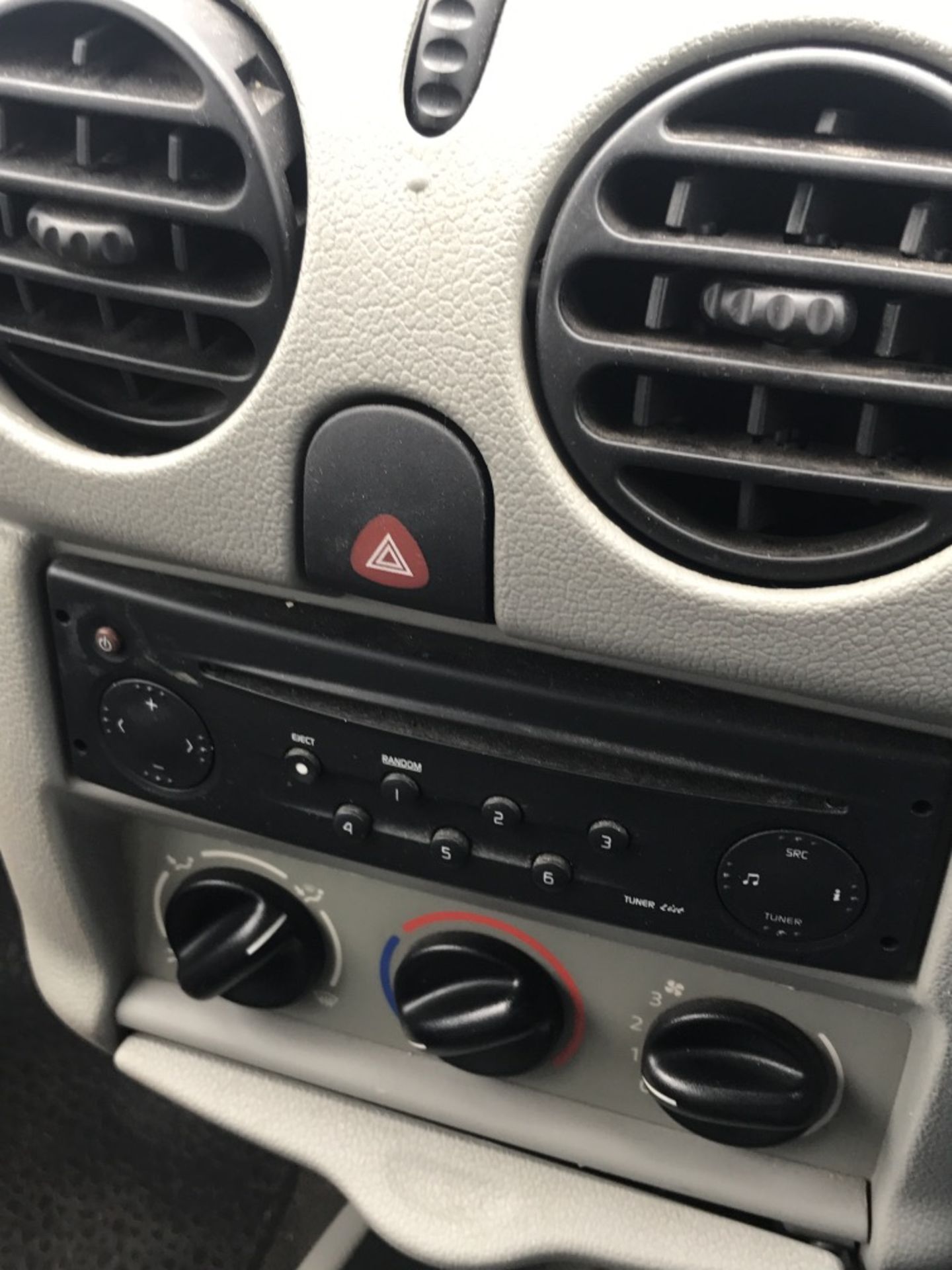 RENAULT KANGOO V5 & MOT TO 2019 2005 - Image 6 of 12