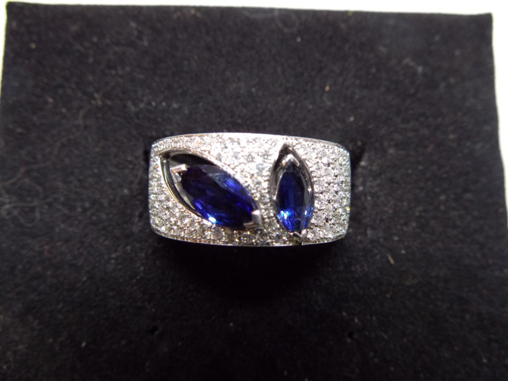 18CT White Gold and Sapphire ring