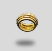 Piaget Possession Ring 1996in 750er Gold gearbeitet mit 65 kleinen Brillanten, gesamt ca. 0,65 ct,