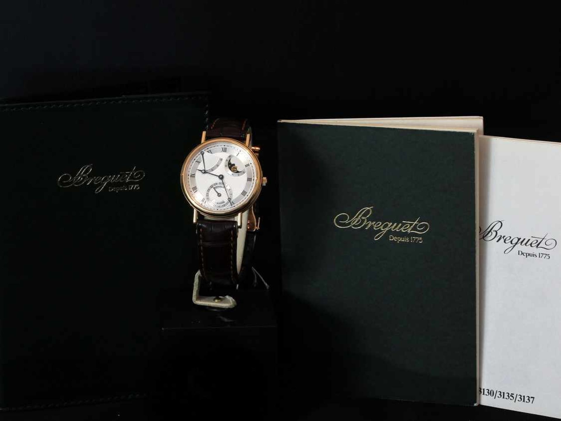 Breguet Classique Gangreserve Mondphase Herrenarmbanduhr in 750er Gold mit einem Lederarmband, Ref. - Bild 3 aus 3