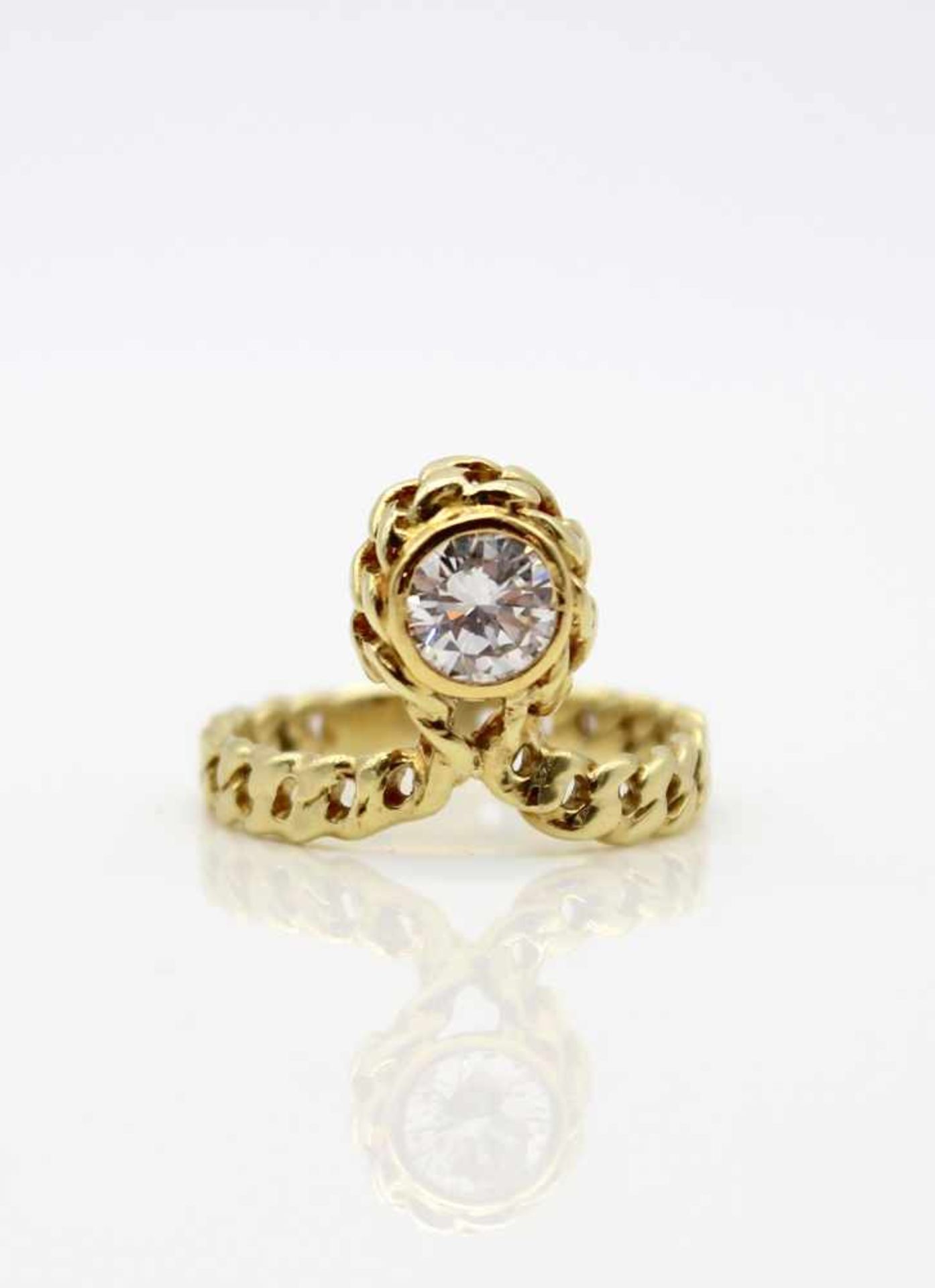 Ring in ca. 585er Gold gearbeitet mit einem Brillanten, ca. 0,90 ct, Qualität: VVS2 - VS1, Farbe F - - Bild 2 aus 3