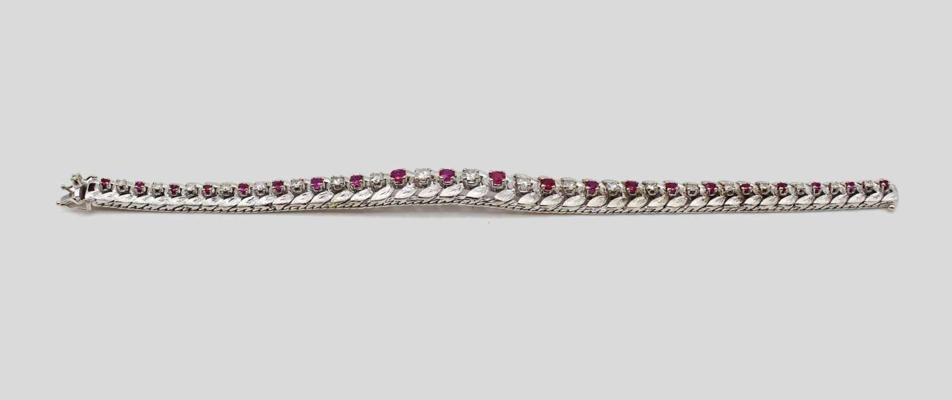 Armband in 750er Weißgold gearbeitet mit 21 Brillanten, gesamt ca. 1,55 ct, Qualität: SI - Piqué, - Bild 3 aus 3