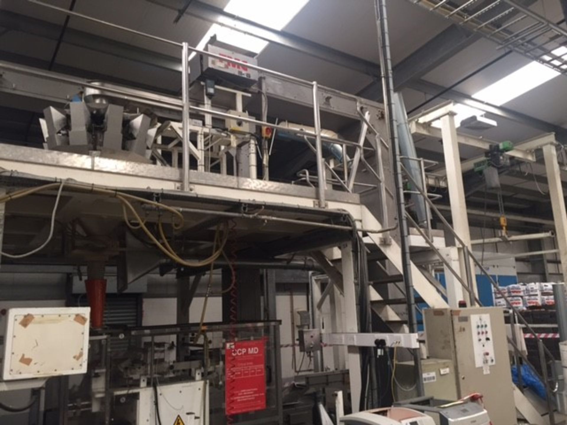 SANDIACRE TG250L WITH 10 HEAD YAMATO MULTIHEAD BUCKET ELEVATOR AND FEEDER WITH FULL GANTRY AND STEPS - Image 4 of 5