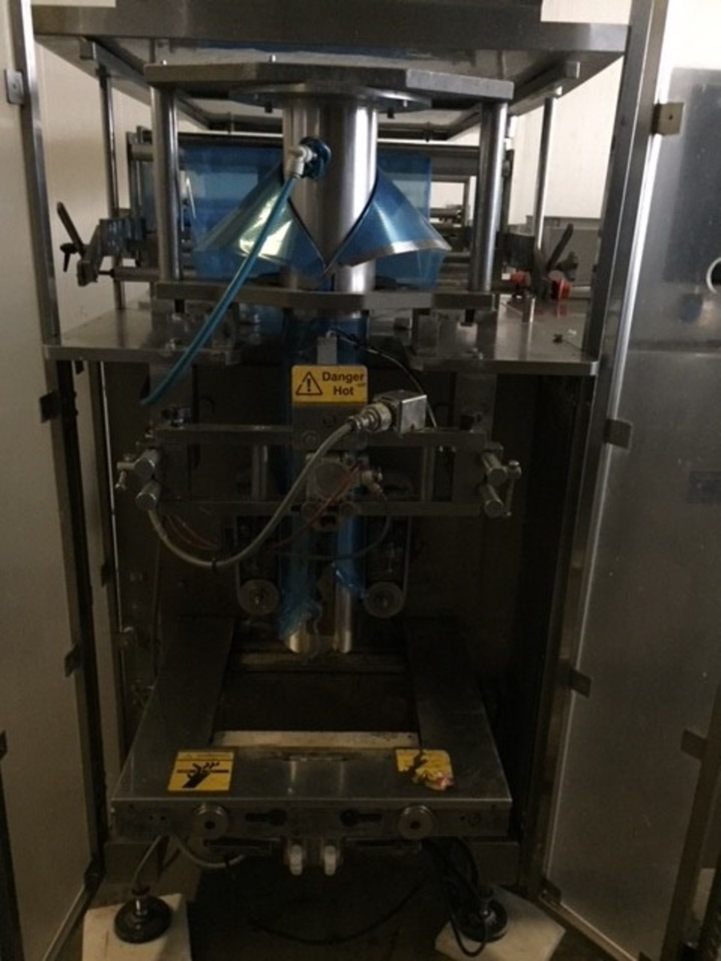 SANDIACRE TG320 LFORM FILL AND SEAL MACHINE - Image 2 of 3