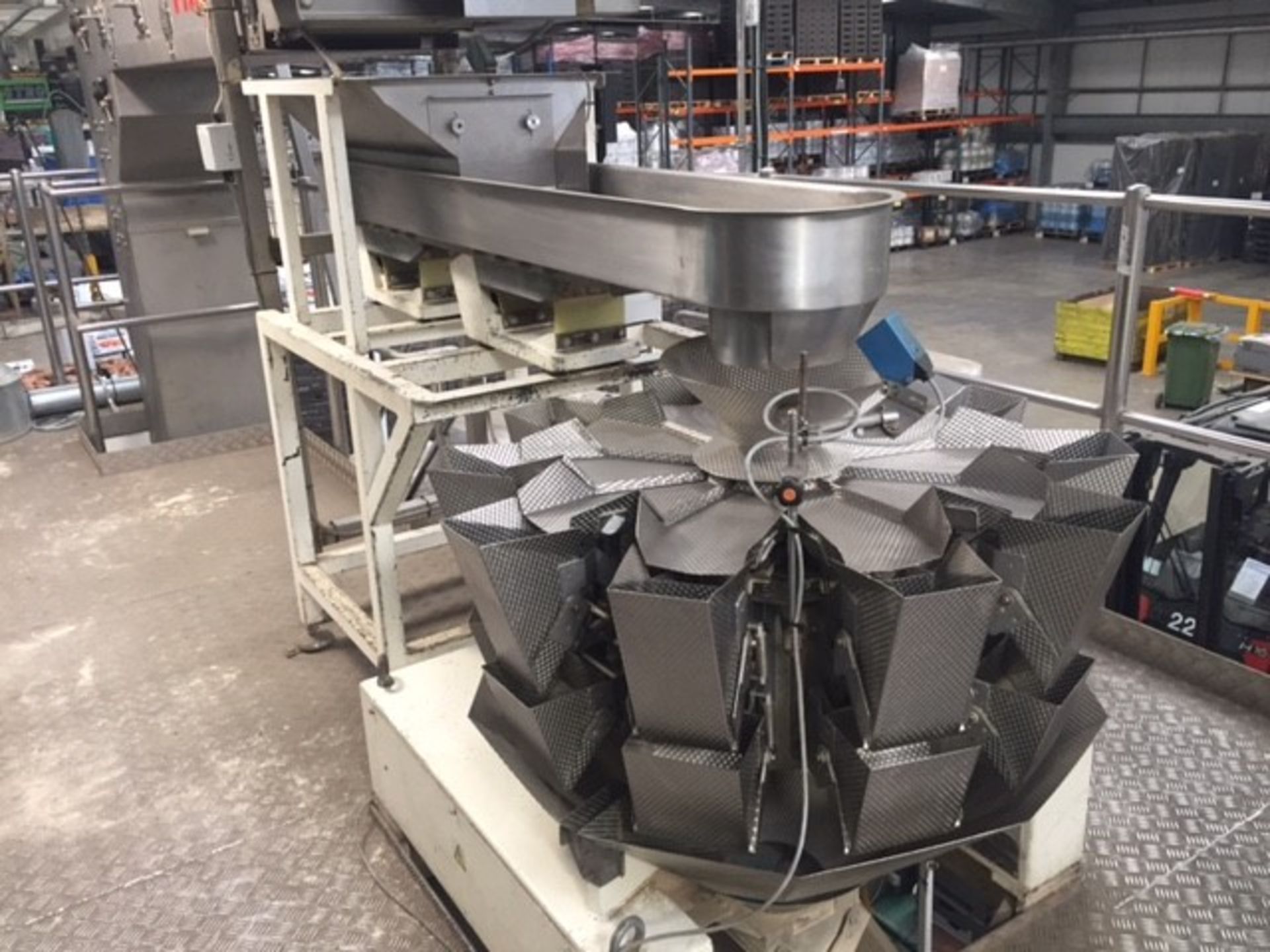 SANDIACRE TG250L WITH 10 HEAD YAMATO MULTIHEAD BUCKET ELEVATOR AND FEEDER WITH FULL GANTRY AND STEPS - Bild 3 aus 5