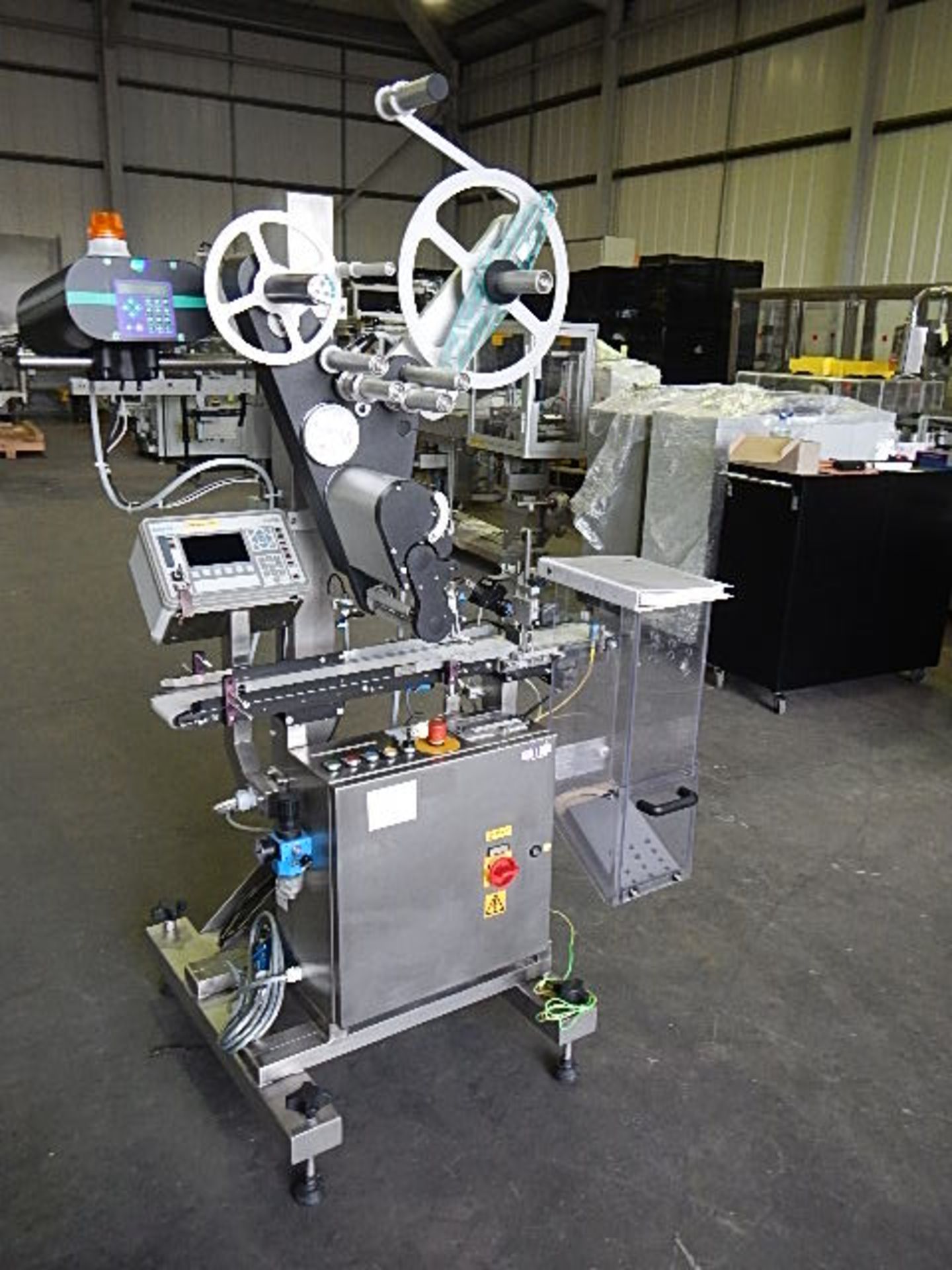 TOP LABEL APPLICATOR