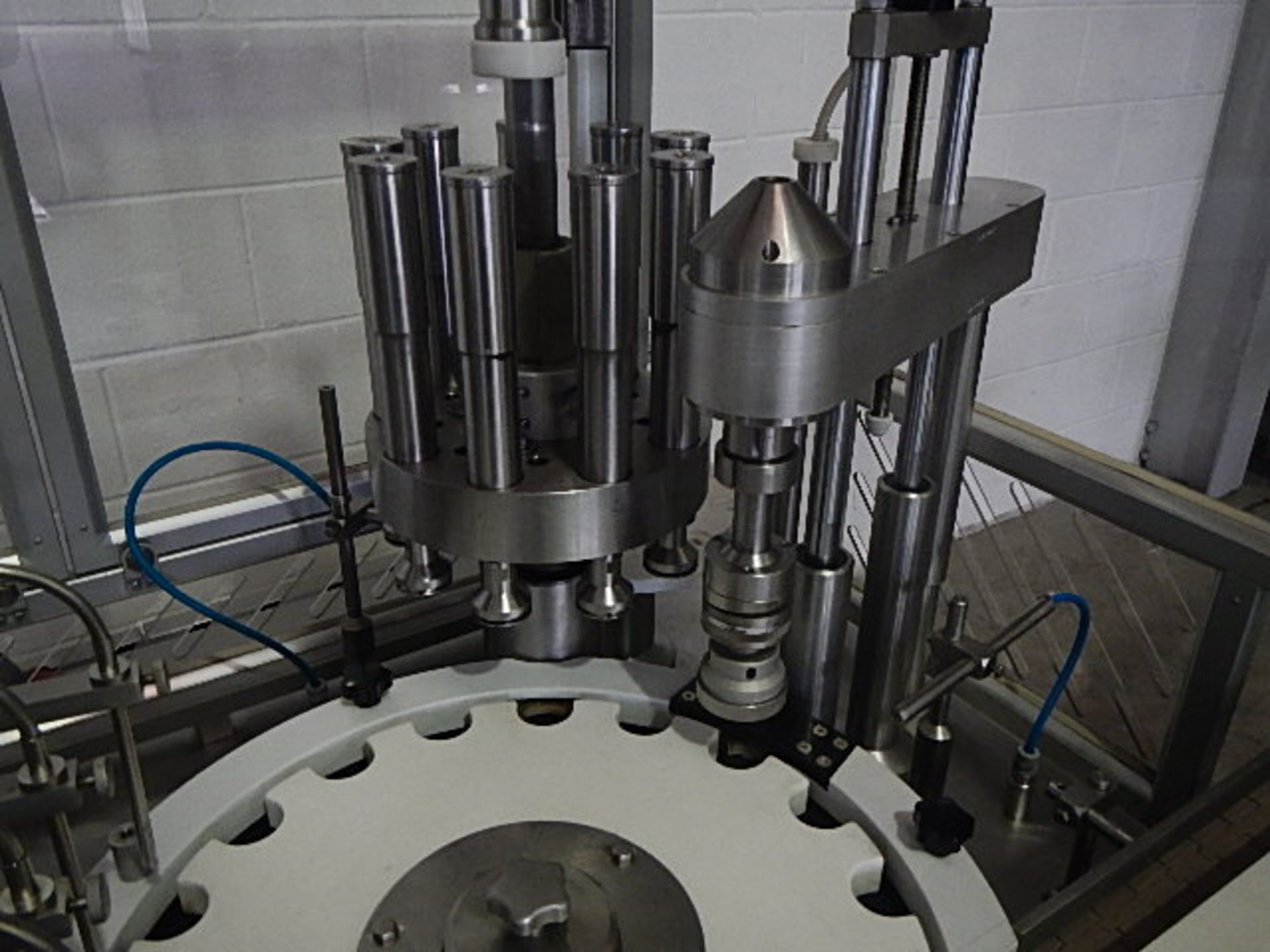 MONOBLOCK FILLER / CAPPER - Image 8 of 14