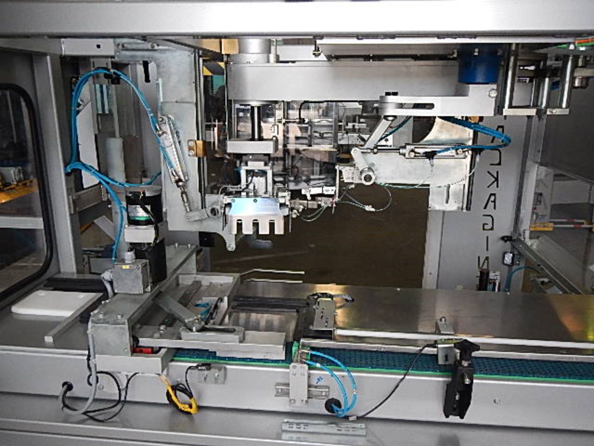 VERTICAL CASE PACKER - Image 9 of 12