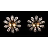 A pair of 14ct gold diamond Daisy earrings Condition Report Very good condition