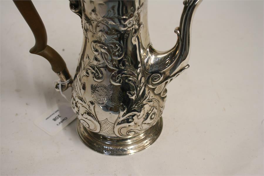 A Georgian embossed silver coffee pot by Alexander Johnston. Rubbed hallmark, appears to be London - Image 2 of 7