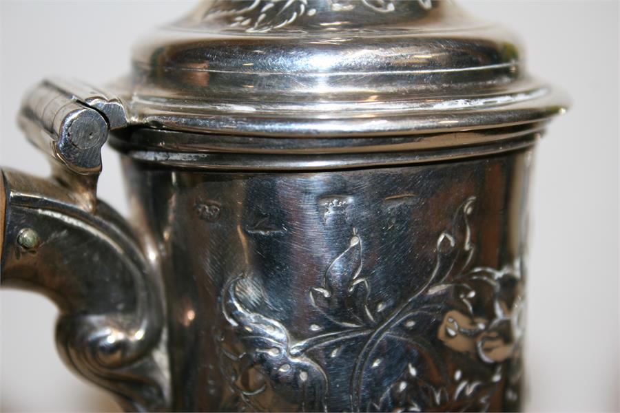 A Georgian embossed silver coffee pot by Alexander Johnston. Rubbed hallmark, appears to be London - Image 3 of 7